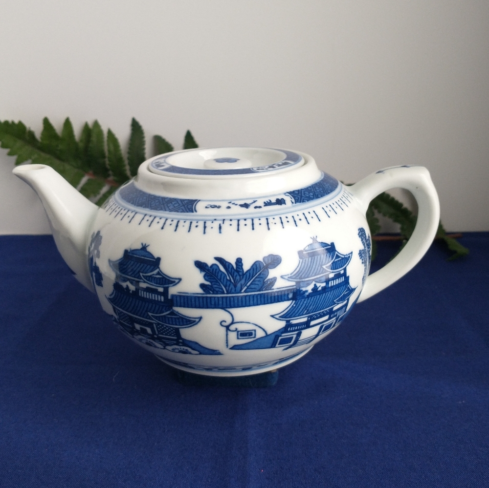 Tea Pot Iconic Chinoiserie tradition fine Porcelain